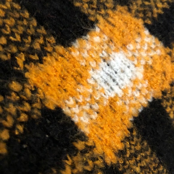 (2/40$) plaid sweater - Picture 5 of 5